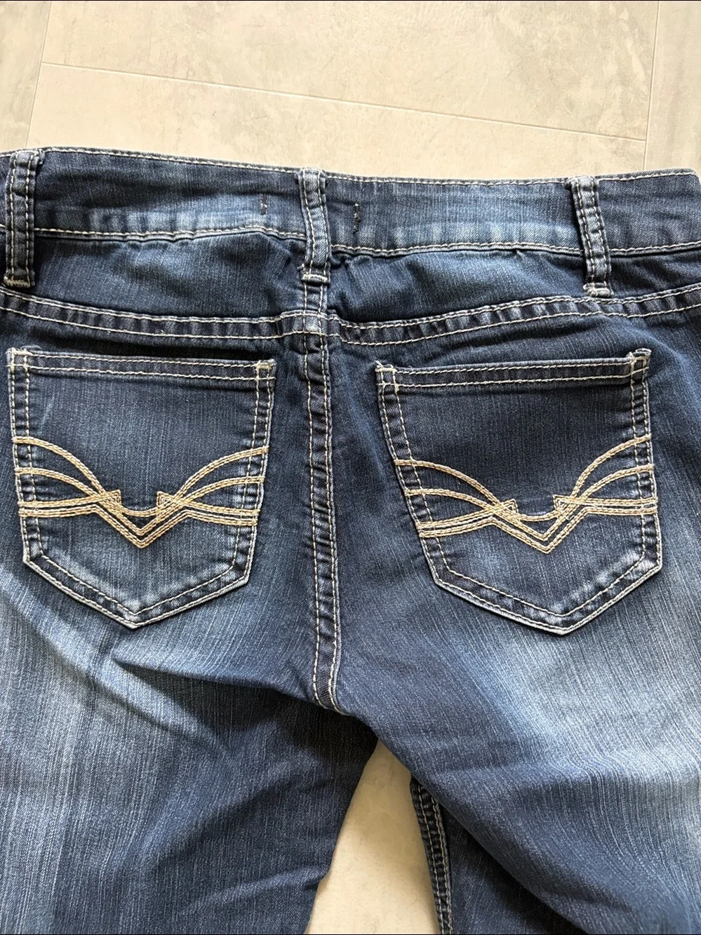 Soundgirl   Bermuda shorts Capri Jean shorts Blue denim Stretch  with fading EUC